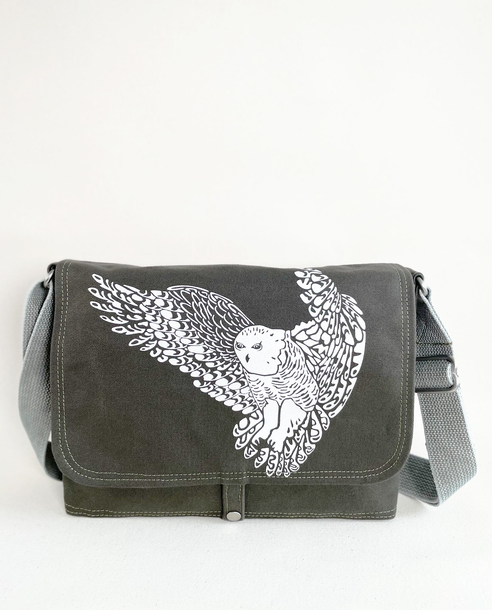 Messenger Bag Snowy Owl Dock 5